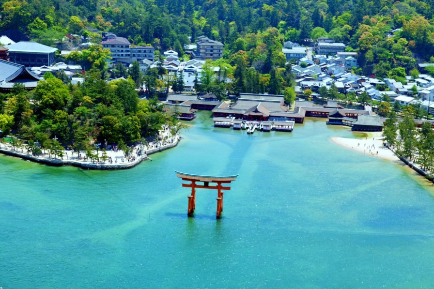 Miyajima: el santuario Itsukushima es lo que está declarado patrimonio de la humanidad
